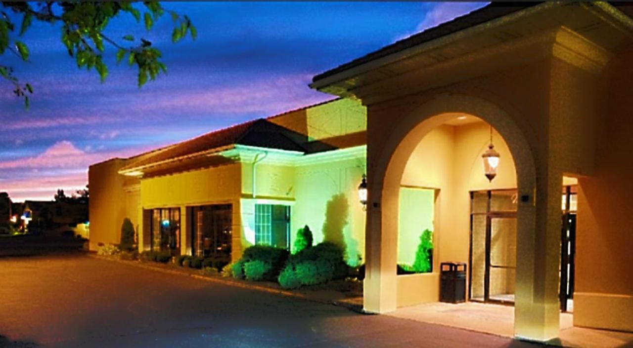 Bel-Aire Hotel Lake Erie Bagian luar foto